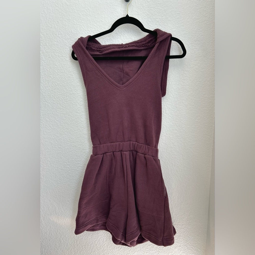 FREE PEOPLE Beach Halter hooded shorts romper Soft Terry plum color Sz XS - Picture 6 of 16
